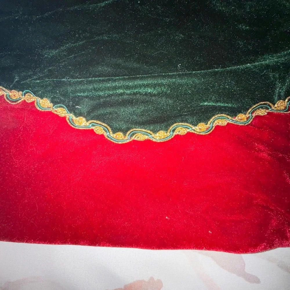 Vintage Red and Green Velvet Round Tree Skirt with Gold Trim Christmas Holiday